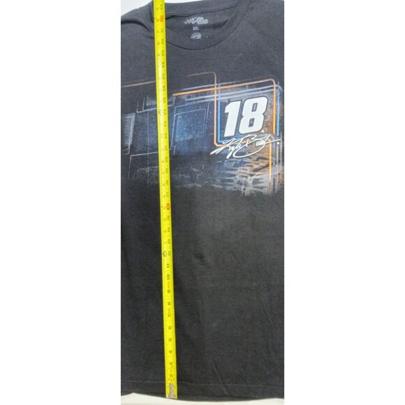 Joe Gibbs Racing Kyle Busch 18 M&M 2017 NASCAR T-Shirt Black Men's 2XL - Picture 9 of 9